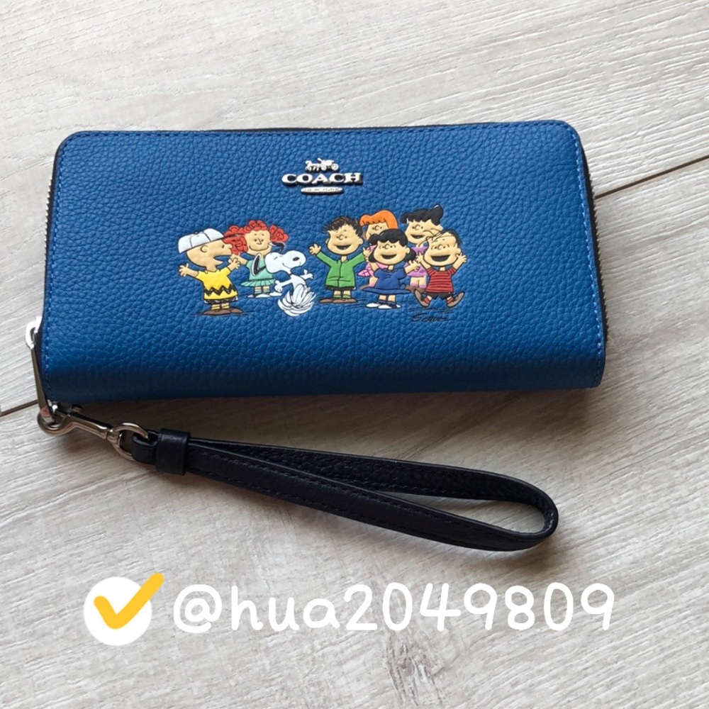 Coach X Peanuts Wallet With Snoopy & Friends